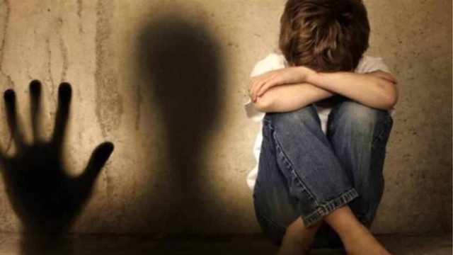 Κοινωνία σε παρατεταμένη σήψη: 15χρονος έπεσε θύμα ληστείας σε στάση λεωφορείου στη Βάρκιζα – Δράστες δύο μικρότερα ανήλικα παιδιά