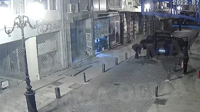 Νέο βίντεο ντοκουμέντο τρόμου από ληστεία στη Θεσσαλονίκη: Διαρρήκτες «μπουκάρουν» σε χρυσοχοείο και ξηλώνουν χρηματοκιβώτιο σε 3′