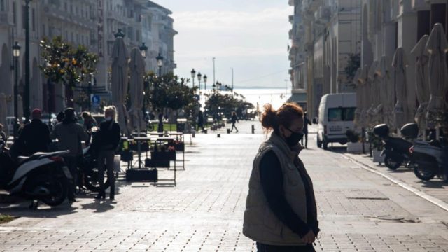 «Πεθαίνουν άνθρωποι που δεν τους έπιασε καλά το εμβόλιο»: Αυξάνονται οι νεκροί από τον κορωνοϊό και οι εισαγωγές στην ΜΕΘ!