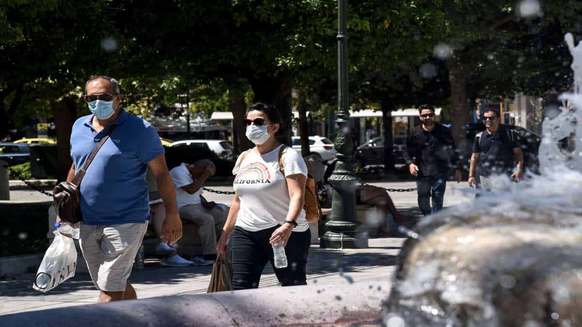 «Καμπανάκι» Τζανάκη: Έως και 50.000 τα ενεργά κρούσματα κορωνοϊού – Τι ανησυχεί πραγματικά τους ειδικούς