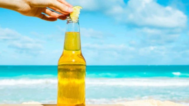 Βάζετε λεμόνι στην μπίρα; Σταματήστε το αμέσως – Μεγάλη προσοχή
