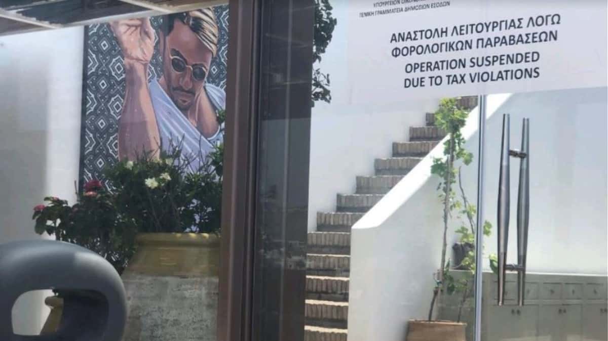 Νουσρέτ Γκιοκτσέ: Λουκέτο στο εστιατόριο του «Salt Bae» στη Μύκονο επειδή δεν έκοβε αποδείξεις