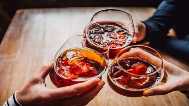 Τι θα συμβεί αν βάλετε τα φρούτα σας σε ένα δοχείο με σόδα;