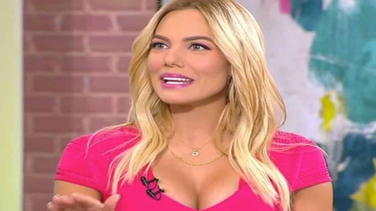 Παντρεύεται η Ιωάννα Μαλέσκου; Οι φωτογραφίες με το άκρως εντυπωσιακό νυφικό