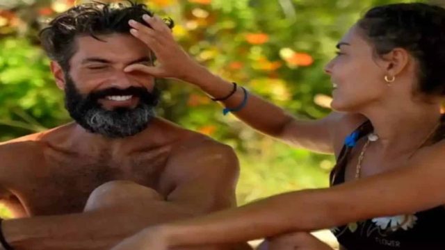 Survivor 5:  Από τον Άγιο Δομίνικο στην Πάρο τα «καυτά» φιλιά τους – Ζουν τον έρωτά τους στο νησί των Κυκλάδων Βρισηίδα Ανδριώτου και Σπύρος Μαρτίκας (photos)