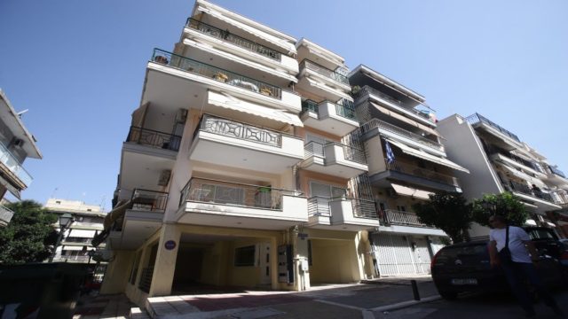Βγαλμένο από ταινία τρόμου – Μητροκτονία στη Θεσσαλονίκη: Προσπάθησε να αποκεφαλίσει τη μητέρα του – Δε θυμόταν λεπτομέρειες από το έγκλημα (video)