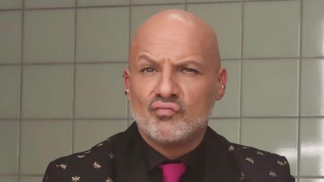 «Εξαφανίστηκε» ο Νίκος Μουτσινάς – Φανερά αδυνατισμένος στις διακοπές του ο παρουσιαστής (photo)