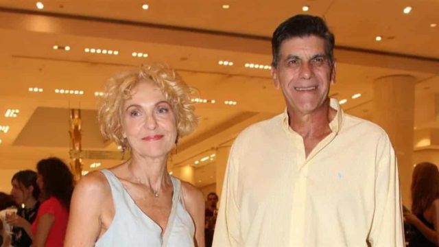 Δεν μας τα «λέει» καλά ο Γιάννης Μπέζος:  «Δε νιώθω τίποτα όταν βλέπω τη γυναίκα μου…»