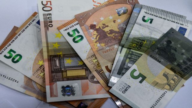 «Σκάει» νέο επίδομα: 200αρι κάθε μήνα για ένα χρόνο!