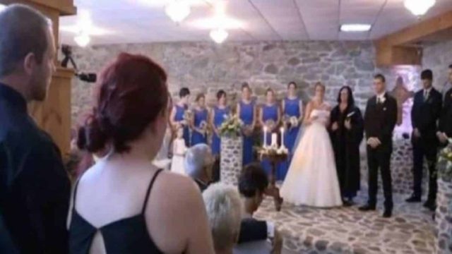 Την ώρα του γάμου η νύφη βλέπει την πρώην του άντρα της. Αυτό που ακολούθησε δεν περιγράφεται…