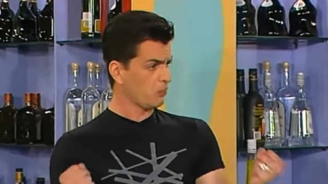 Τότε ήταν 25 και τώρα… πενηνταρίζει: Έτσι είναι σήμερα και αυτή τη δουλειά κάνει ο Νικόλας από το «Κωνσταντίνου και Ελένης» (photo)