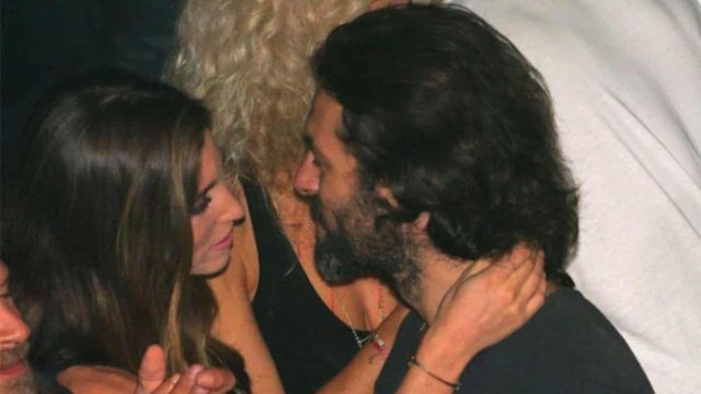 Τρελά ερωτευμένος ο Φίλιππος Μιχόπουλος: Η φωτογραφία της Αθηνάς Οικονομάκου που… σήκωσε στο πόδι την Ικαρία στις διακοπές τους