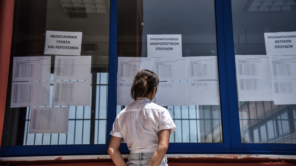Πανελλαδικές εξετάσεις 2022: Μαθητικό «βατερλώ» – Μεγάλη πτώση των βάσεων και εκτός ΑΕΙ το 1/3 των υποψηφίων