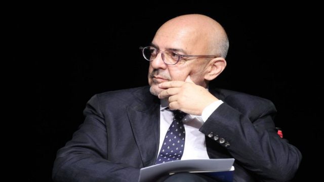 Επίθεση με γκαζάκια στο σπίτι του Μπάμπη Παπαδημητρίου στο Παγκράτι