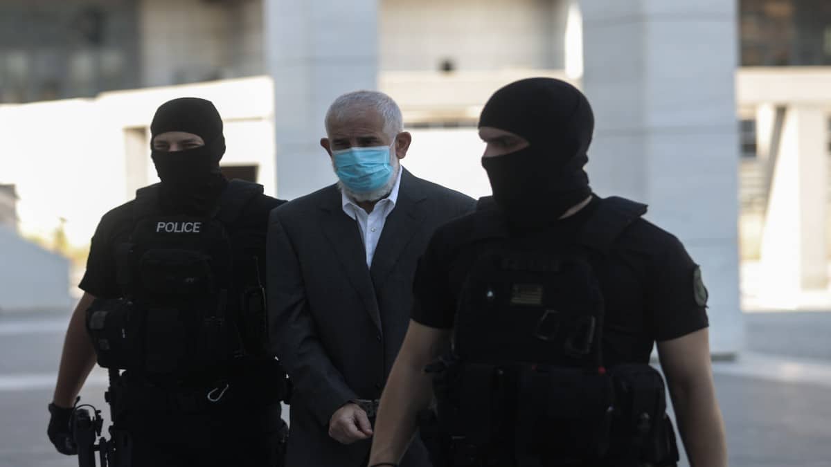 Κρίσιμες ώρες για τον Πέτρο Φιλιππίδη – Μεταφέρθηκε σε ειδικά διαμορφωμένο θάλαμο! (video)