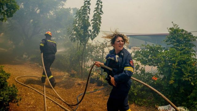 Ατελείωτο το θρίλερ στην Λέσβο: Μεγάλη αναζωπύρωση – Συνεχίζεται η μάχη με τις φλόγες! (videos)