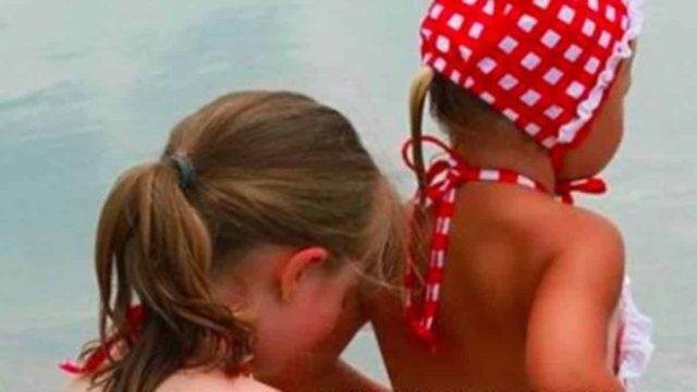Η φωτογραφία της μητέρας σόκαρε και την κατέβασαν από το Facebook – Είπαν ότι είναι ακατάλληλη γιατί…