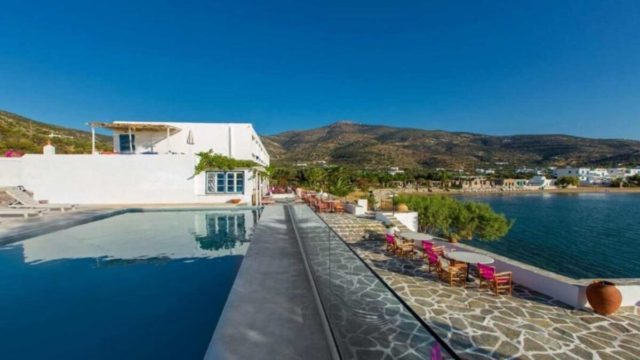 Ένα εξαιρετικό ξενοδοχείο στην όμορφη Σίφνο δίπλα στην θάλασσα για διακοπές… όνειρο!