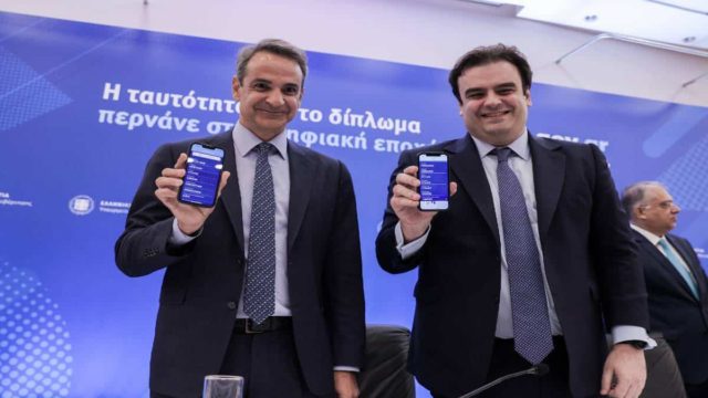 Gov.gr Wallet: Στο κινητό τηλέφωνο ταυτότητα και δίπλωμα οδήγησης – Πώς θα τα «κατεβάσετε»