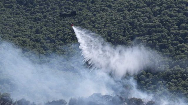 Φωτιά στην Σάμο: Αναζωπύρωση λόγω των ανέμων