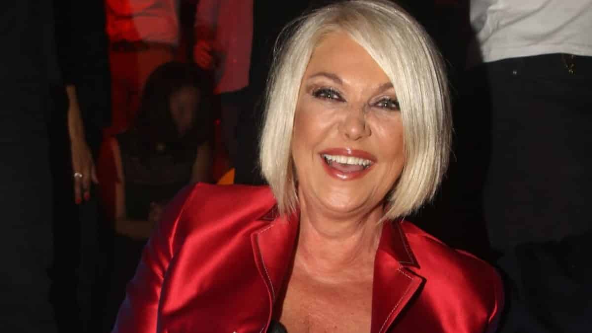 Καμία ομοιότητα: Αυτή είναι η άγνωστη αδελφή της Ρούλας Κορομηλά (photo)