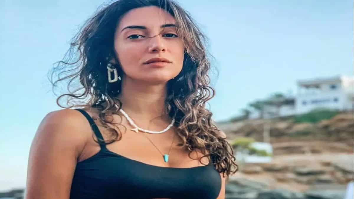 Η Στέλλα του “Σασμού” ανεβάζει το θερμόμετρο στα ύψη – Η Ευγενία Σαμαρά ποζάρει με μπικίνι και ταράζει τα πλήθη