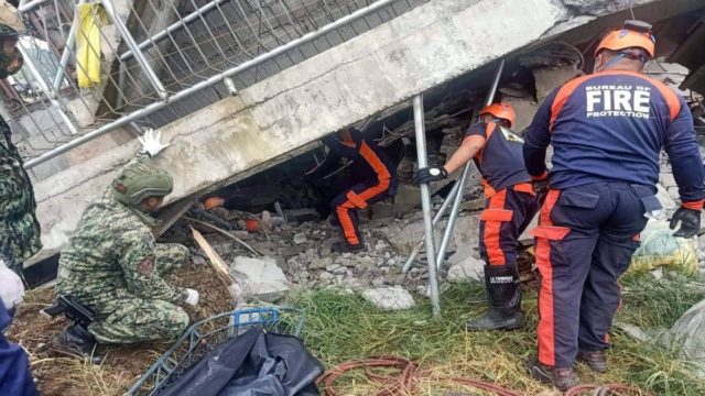 Σεισμός στις Φιλιππίνες: 4 νεκροί, 60 τραυματίες – Τα 7,1 Ρίχτερ προκάλεσαν ανυπολόγιστες ζημιές