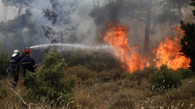 Φωτιά στη Θεσσαλονίκη – Καίγεται το Σέιχ Σου