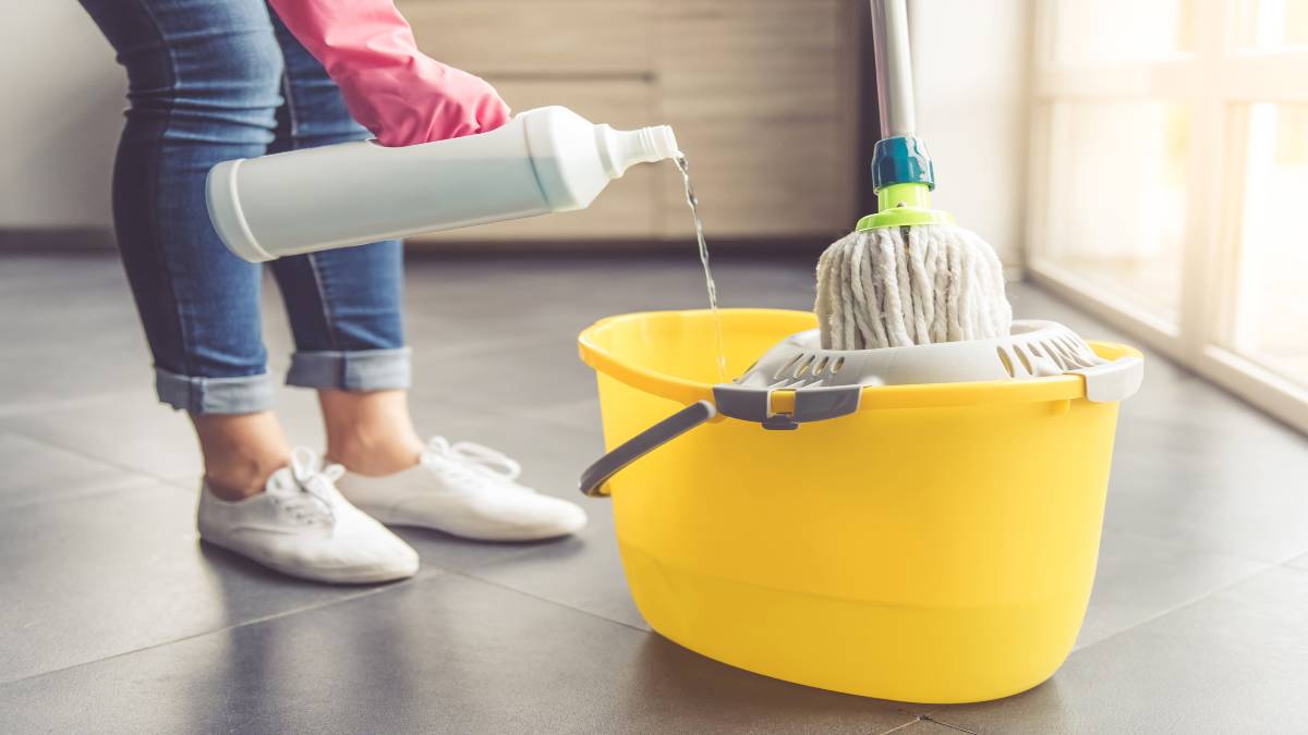 Δεν θέλει κόπο, θέλει τρόπο: 9+1 tips για να μειώσετε την ακαταστασία στον χώρο σας – Ολοκληρώστε με σκούπισμα και σφουγγάρισμα