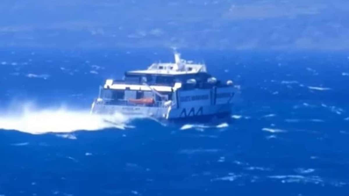 Συγκλονιστικό βίντεο από τα νερά του Αιγαίου: Η επική μάχη του «Sifnos Jet» με τα κύματα – Θυελλώδεις άνεμοι στις Κυκλάδες