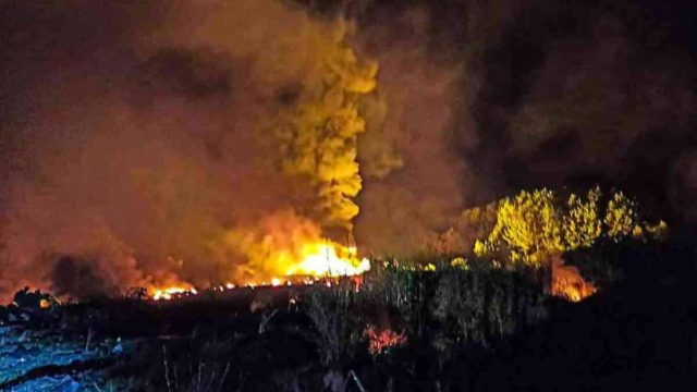 Συνετρίβη αεροσκάφος στην Καβάλα: 8 νεκροί! Mετέφερε 12 τόνους πυρομαχικών – Πυροτεχνουργοί θα προσεγγίσουν το σημείο (Video)