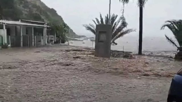 Συναγερμός στη Σκύρο: Σε κατάσταση έκτακτη ανάγκης το νησί – Ασταμάτητες οι βροχές και οι καταιγίδες