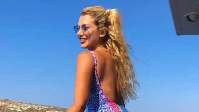 “Τούρλα” η κοιλιά στον 5ο μήνα της εγκυμοσύνης: Η Κωνσταντίνα Σπυροπούλου εμφανίστηκε με μαγιό στην παραλία!