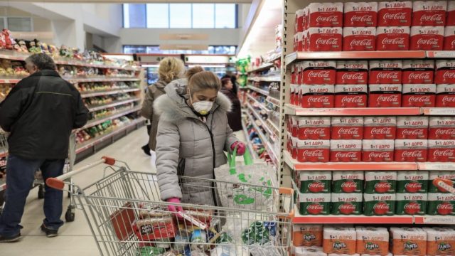 Διαστημικές οι τιμές στο φετινό πασχαλινό τραπέζι: Εως και 20 ευρώ το κιλό σε αρνί και κατσίκι