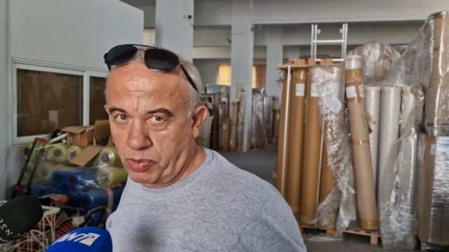 Ομηρία επιχειρηματία στη Θεσσαλονίκη: Κρεμάστηκε σε αυτοκίνητο για να σταματήσει τους ληστές – Τον έσερναν για 4 χιλιόμετρα! (video)