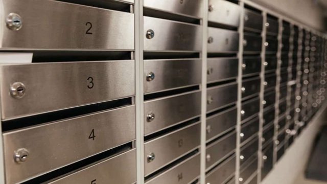 Μυστήριο με «ριφιφί» στη Νέα Σμύρνη: Κινηματογραφική διάρρηξη σε τράπεζα – Μπήκαν ως πελάτες και κατάφεραν να ανοίξουν 5 θυρίδες