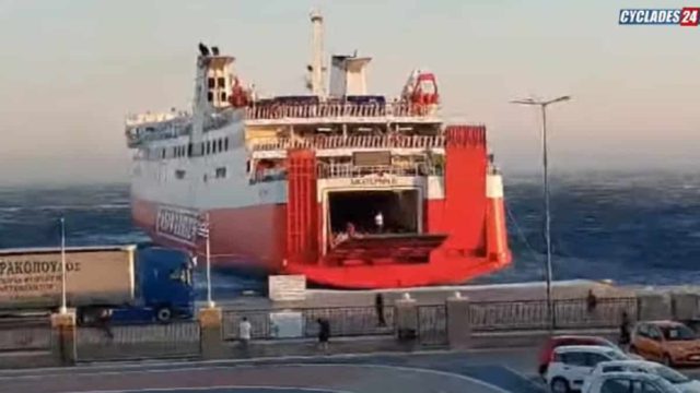 «Μαέστρος» καπετάνιος: Τα 28λεπτά «μάχης» με τους ανέμους για να δέσει στην Τήνο (Video)