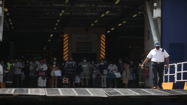 Ακτοπλοϊκά εισιτήρια – Πολυτέλεια για τον Έλληνα οι διακοπές στα νησιά: Οι νέες αυξήσεις προκαλούν σοκ στο μέσο πορτοφόλι! (video)