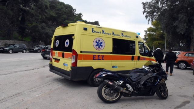 Πανικός στη Θεσσαλονίκη: Τρεις ανήλικοι τραυματίες από όχημα που έπεσε σε στάση του ΟΑΣΘ μετά από τροχαίο