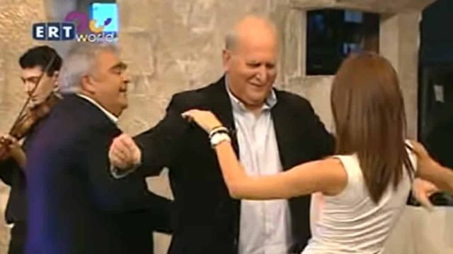 Έκανε… χαμό ο Γιώργος Παπαδάκης: Το μεθυστικό τσιφτετέλι με εντυπωσιακή γυναίκα που έβαλε «φωτιά» στην πίστα