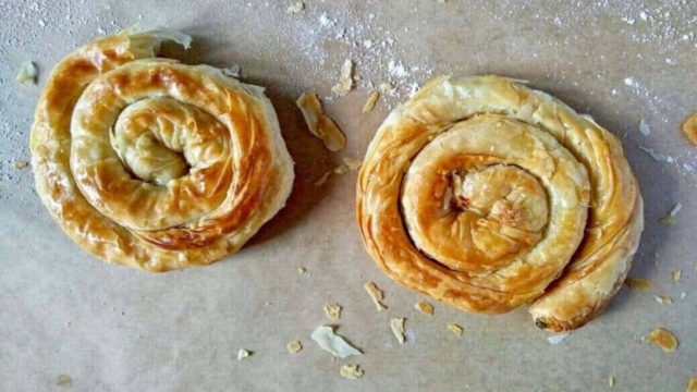 Σκοπελίτικη τυρόπιτα με θρυμματισμένη φέτα και φύλλο «του ονείρου»!