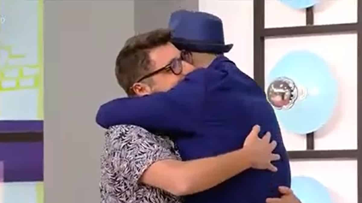 Survivor 5: Κι όμως έγινε – Τα βρήκαν στον αέρα και αγκαλιάστηκαν Βαλάντης-Λάμπρος Κωνσταντάρας