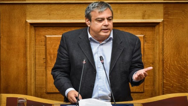 Τα γυρνάει ο Βερναρδάκης μετά τον σάλο: Η συγγνώμη που ζήτησε από την Νίκη Κεραμέως για το «Πισπιρίγκου της Παιδείας» (video)