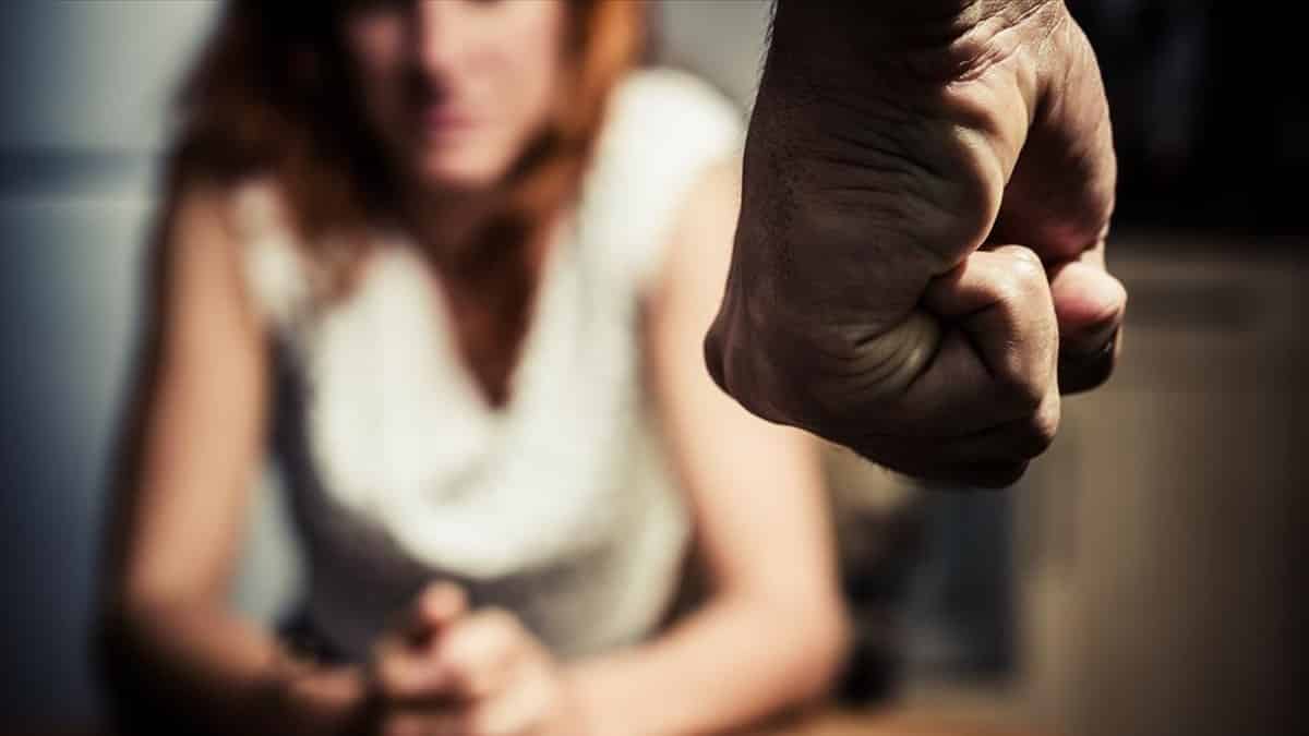 Χαλκίδα: Ξυλοκόπησε τη γυναίκα του μέχρι λιποθυμίας – Κυκλοφορούσε στο δρόμο αιμόφυρτη
