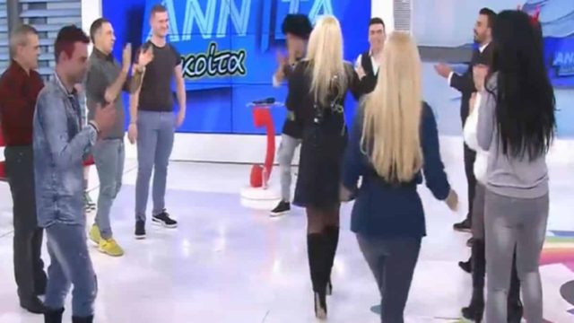 Το ”τρελό” ζεϊμπέκικο με την Αννίτα Πάνια που έκανε να σηκωθεί όλο το πλατό όρθιο!