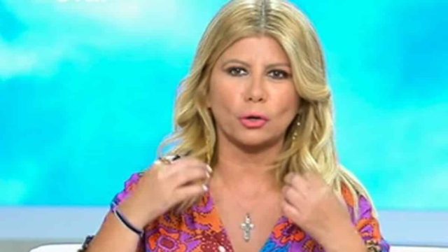 Αγνώριστη η Ζήνα Κουτσελίνη: Αρετουσάριστη και χωρίς μακιγιάζ στην τελευταία εκπομπή της σεζόν (Video)