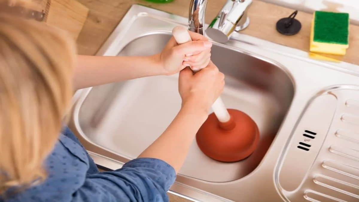 Ξεβουλώστε το νεροχύτη σε λιγότερο από 15” χωρίς να ξοδέψετε ούτε ευρώ