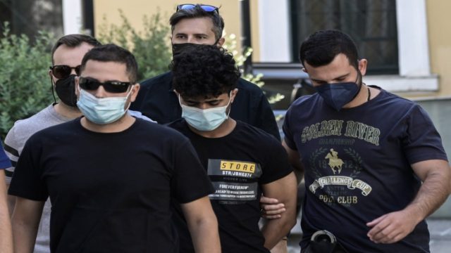 Έγκλημα στο Περιστέρι: Παραιτήθηκε ο δικηγόρος του καθ’ ομολογίαν δολοφόνου της 17χρονης – Ο δράστης είχε υποβάλλει αίτημα ασύλου (video)