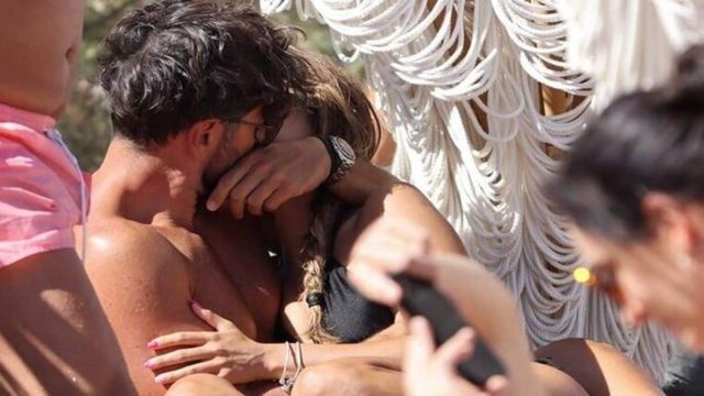 Survivor 5: Πιο παθιασμένοι από ποτέ Μαρτίκας και Ανδριώτου – Νέα σέξι ενσταντανέ μέσα στο νερό