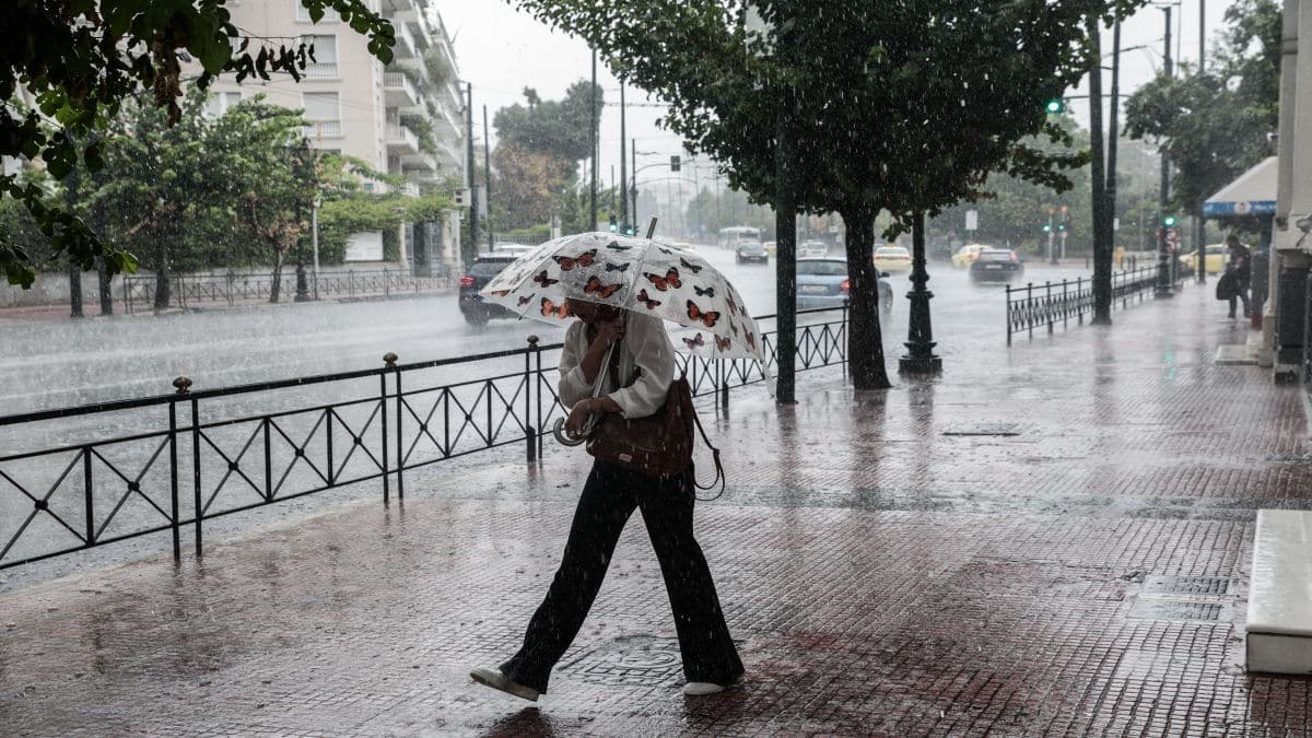 Κακοκαιρία: Κλειστοί δρόμοι της Αθήνας λόγω της καταρρακτώδους βροχής